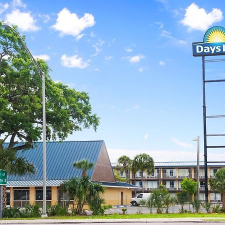 Days Inn Tampa North Of Busch Gardens Exterior foto